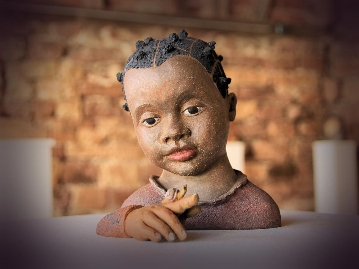 Portrait - Mädchen u. Weinbergschnecke